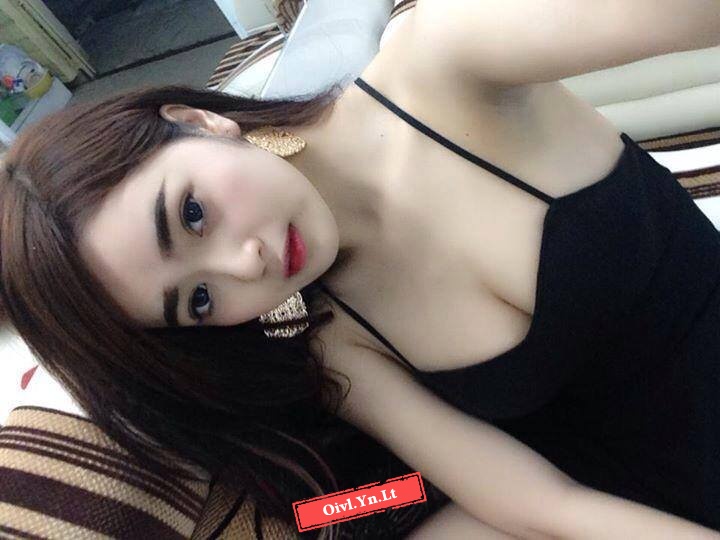Girl xinh tự tin khoe vòng 1 gợi cảm