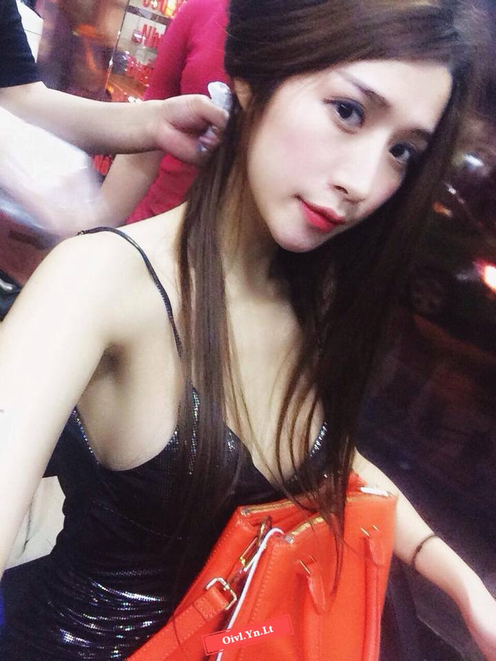 Girl xinh tự tin khoe vòng 1 gợi cảm